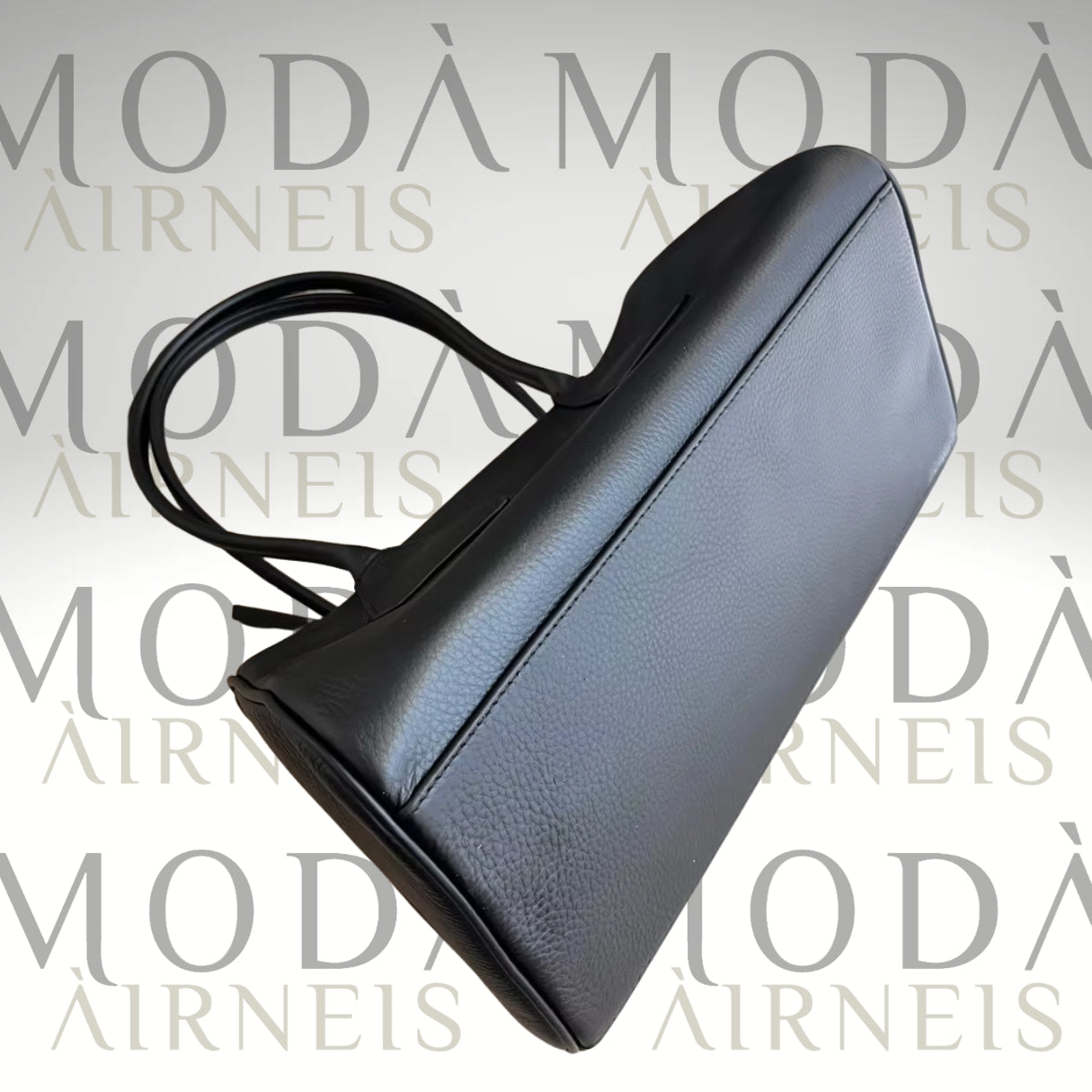 'PRISMA' prismic geometry suede or cowhide leather high grade underarm / shoulder handbag. stylish compact beautifully made. 32cm x 17cm x 15cm - Moda-Airneis