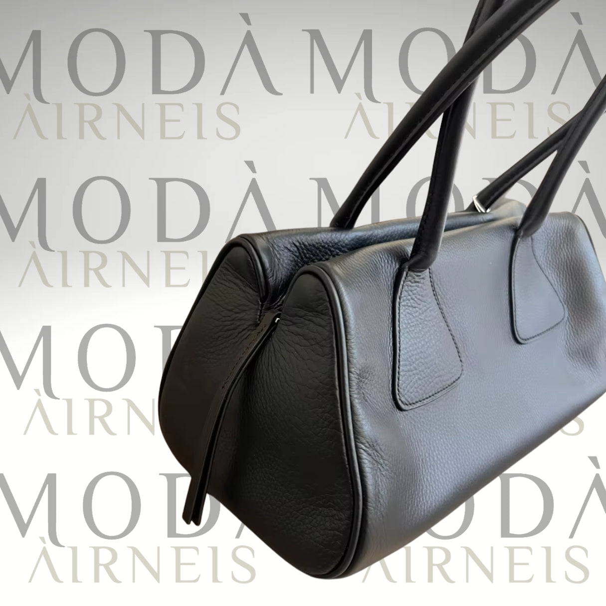 'PRISMA' prismic geometry suede or cowhide leather high grade underarm / shoulder handbag. stylish compact beautifully made. 32cm x 17cm x 15cm - Moda-Airneis