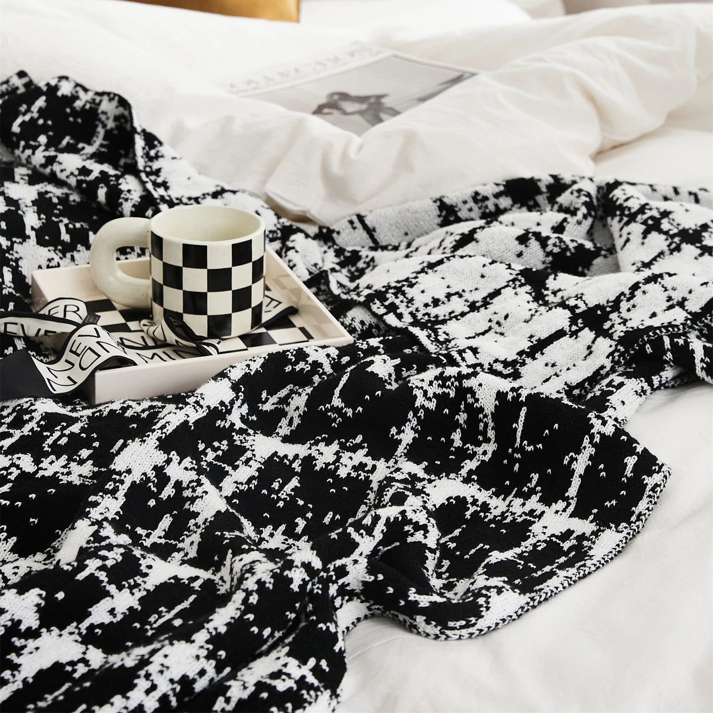 Moda-Airnies Luxury Wool Knitted Blanket Elegant black and white home decor throw blanket.