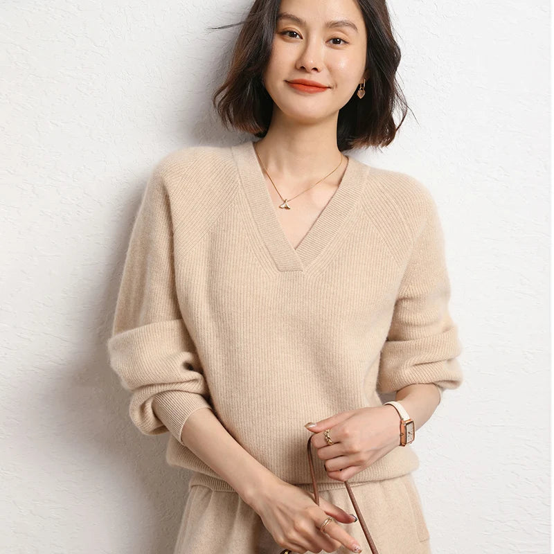 V-Neck 100% super soft and Luxurious Cashmere Pullover / jumper / sweater / top