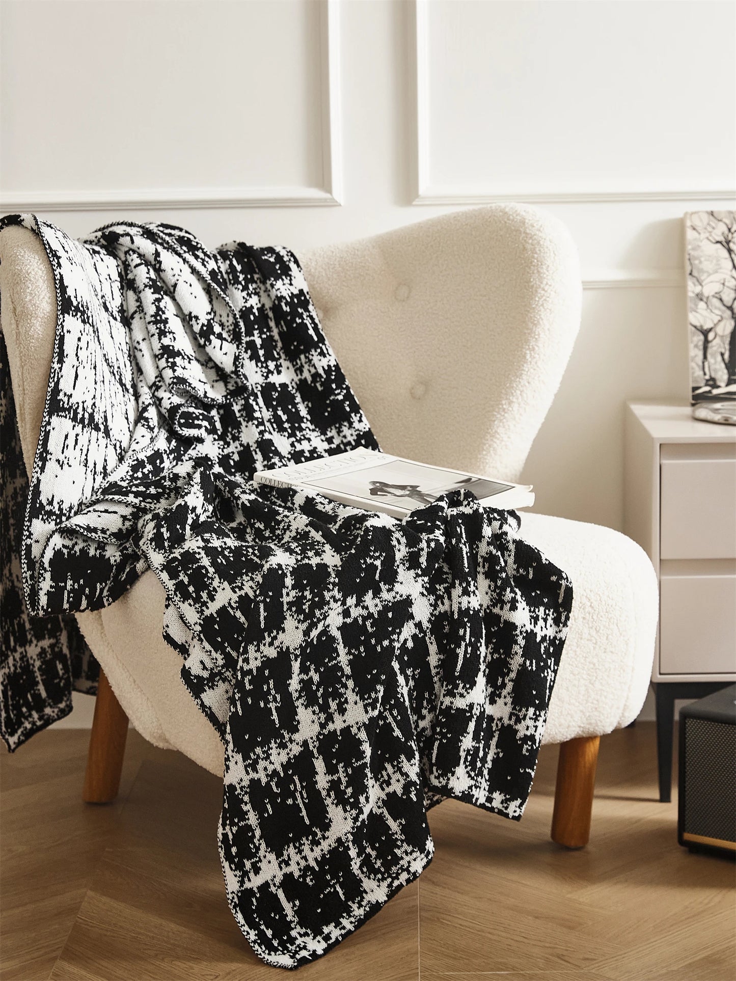 Moda-Airnies Luxury Wool Knitted Blanket Elegant black and white home decor throw blanket.