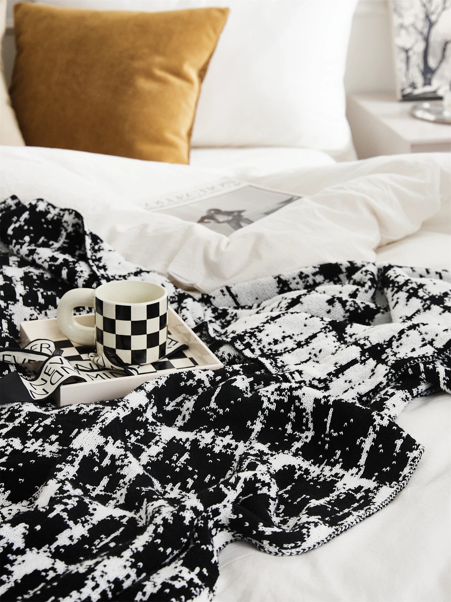 Moda-Airnies Luxury Wool Knitted Blanket Elegant black and white home decor throw blanket.