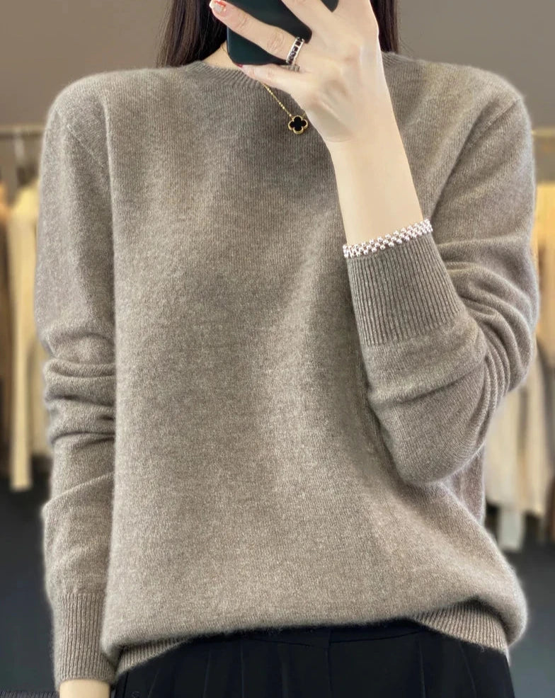 100% Merino wool for luxury soft feel round neck sweater / jumper / pullover