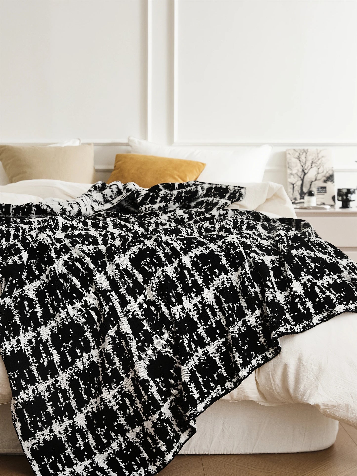 Moda-Airnies Luxury Wool Knitted Blanket Elegant black and white home decor throw blanket.