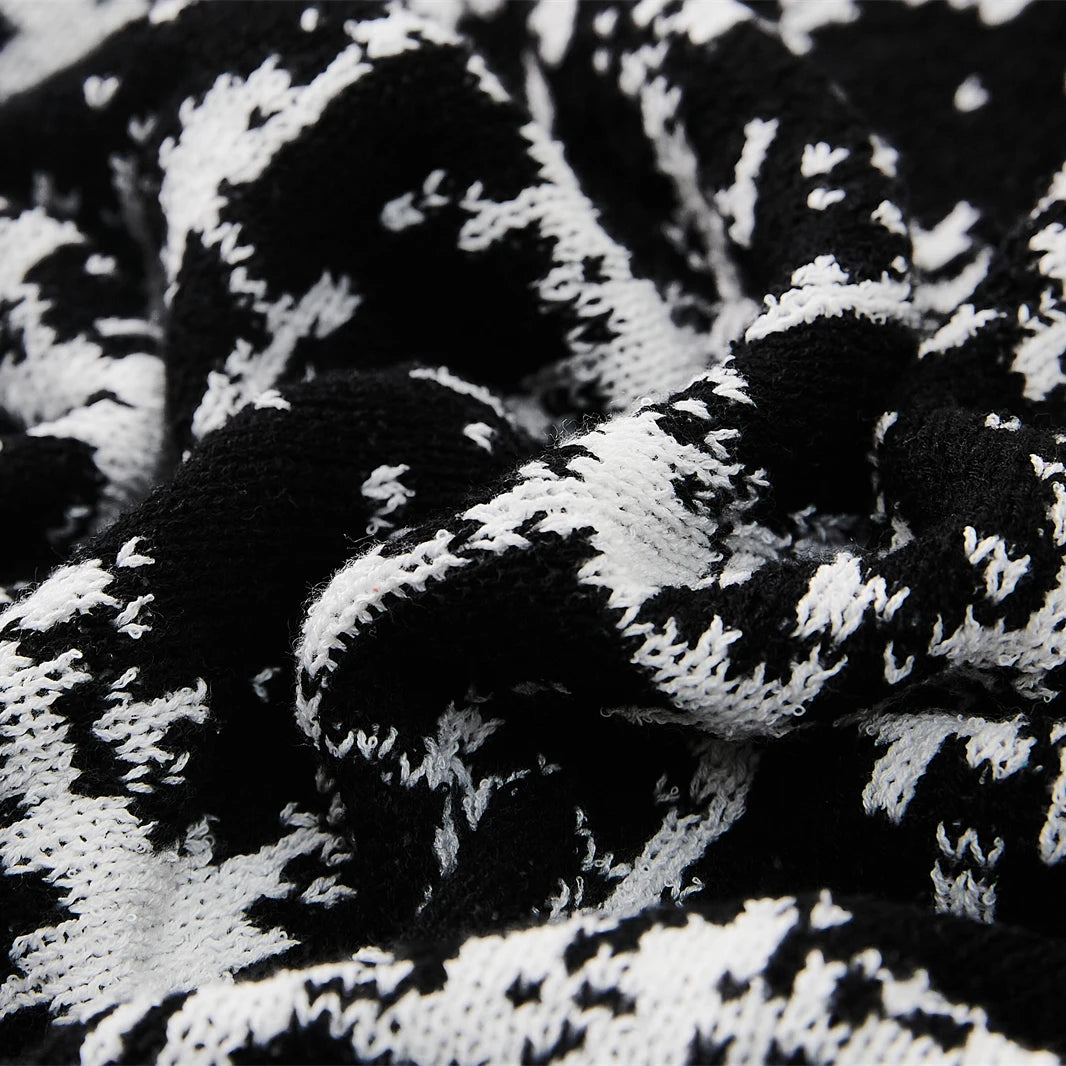 Moda-Airnies Luxury Wool Knitted Blanket Elegant black and white home decor throw blanket.