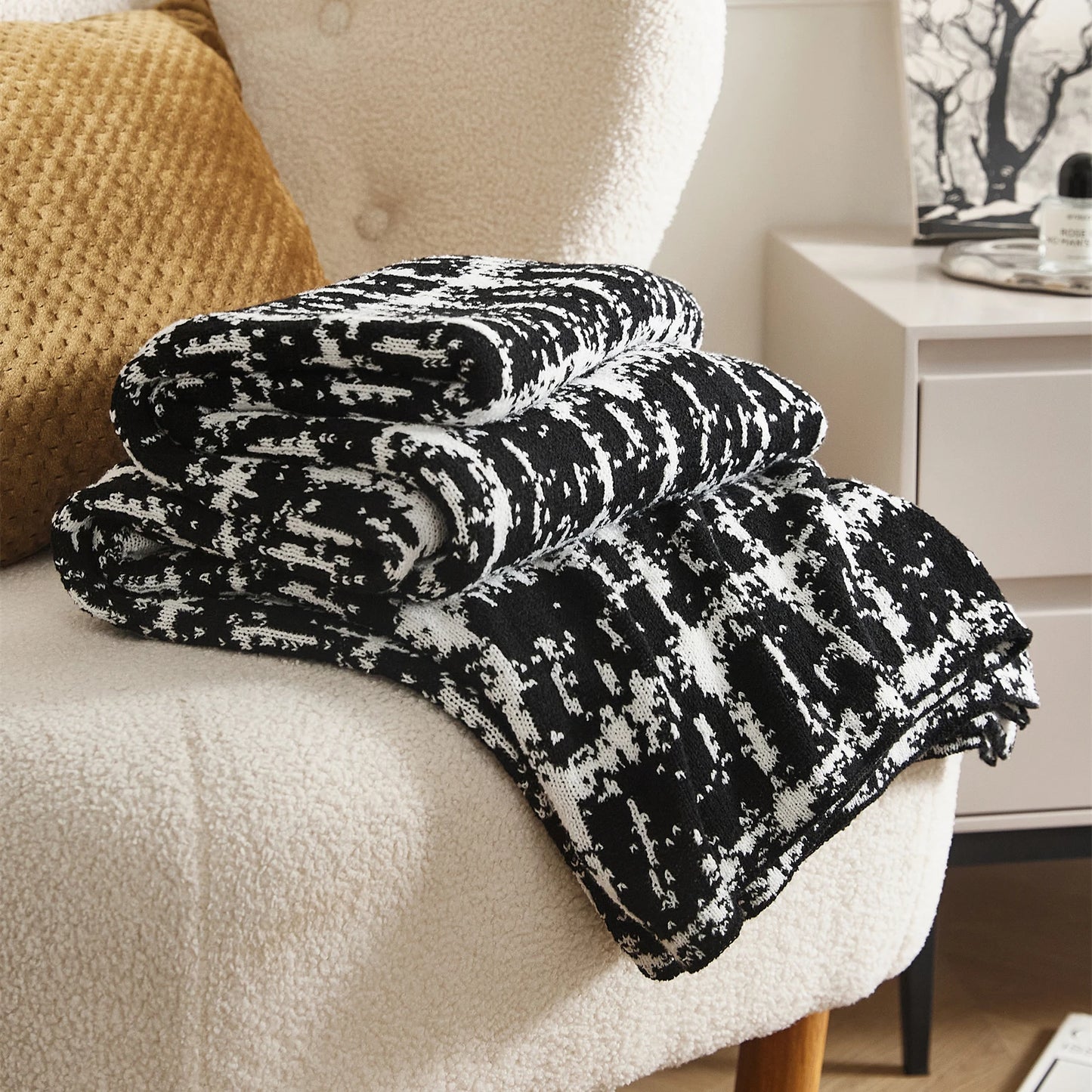 Moda-Airnies Luxury Wool Knitted Blanket Elegant black and white home decor throw blanket.