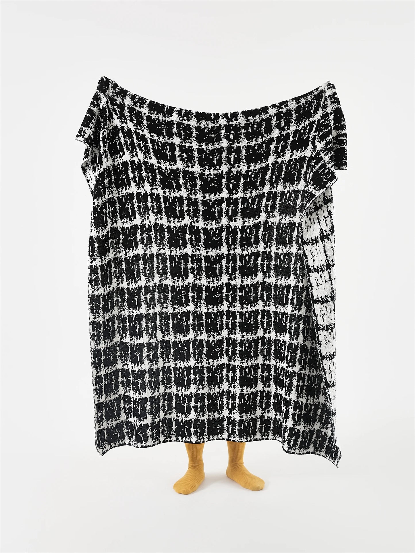 Moda-Airnies Luxury Wool Knitted Blanket Elegant black and white home decor throw blanket.